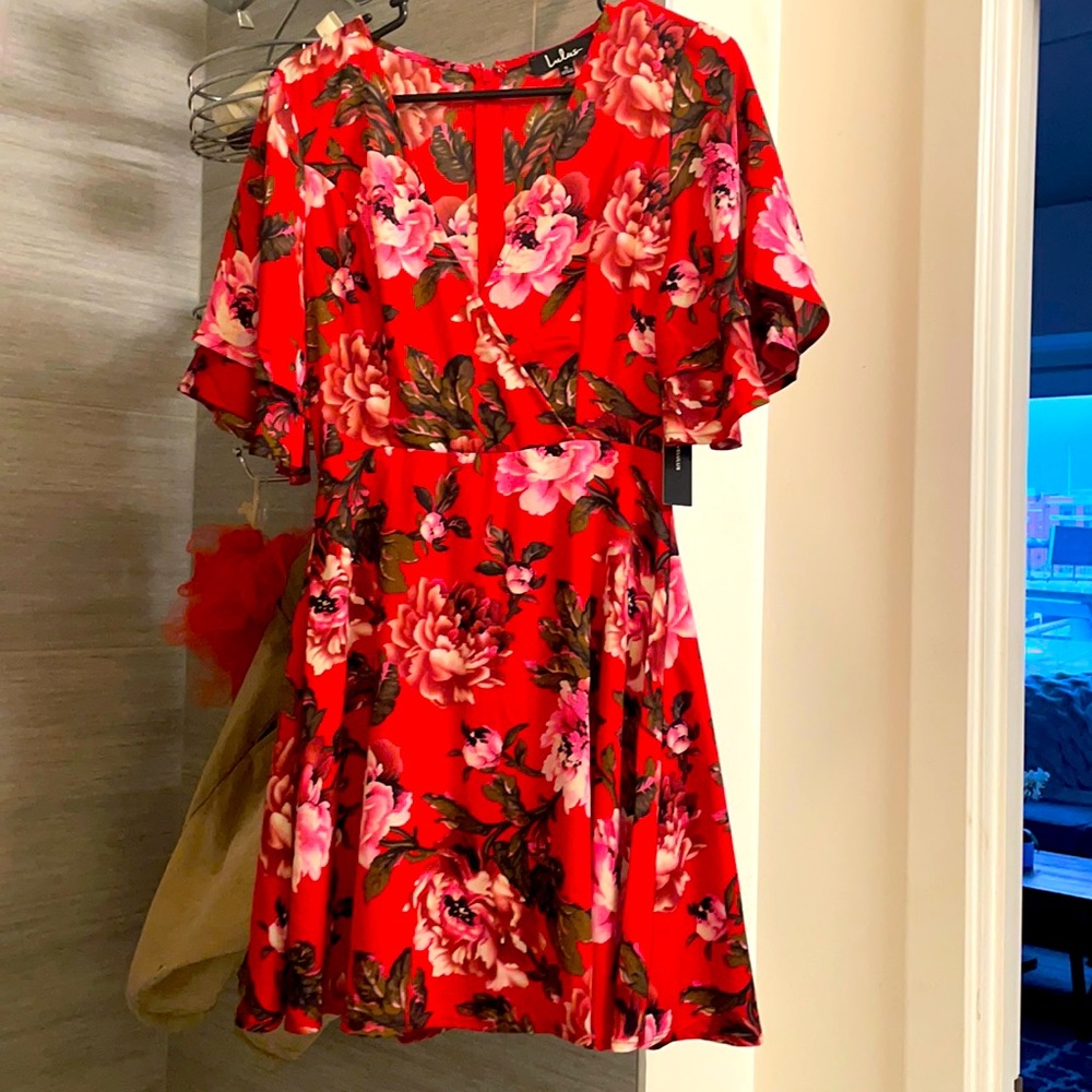 SALE NWT LuLus Red floral dress! ❤️✨